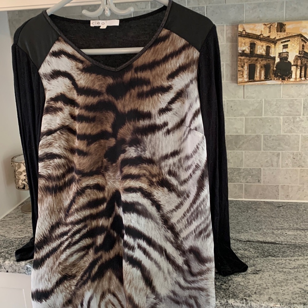 Cleo size small animal print top